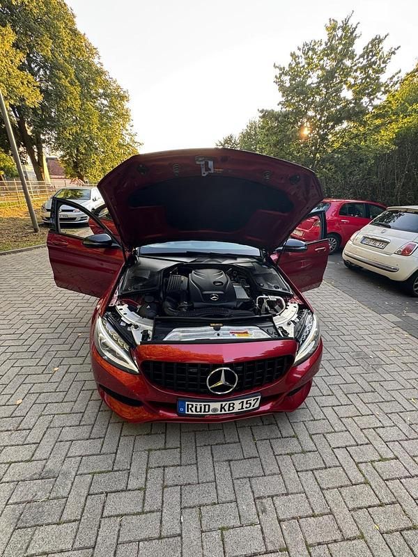 Rot Gebraucht 2016 Mercedes C250 Limousine | 16.000 € (Superpreis) - Bild 1/4