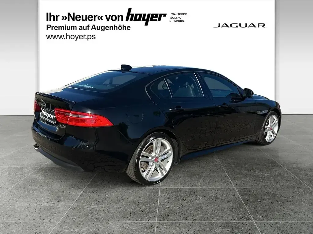 Gebraucht Jaguar XE Pure 179 PS (131 kW) 2017 Santorini black (metallic) Limousine