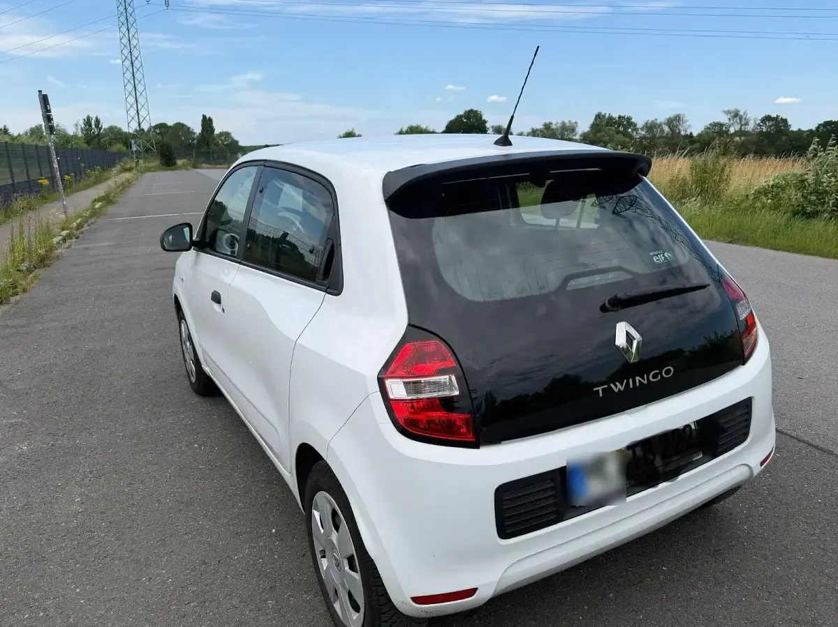 Gebraucht Renault Twingo Life 69 PS (50 kW) 2016 Weiß Kleinwagen