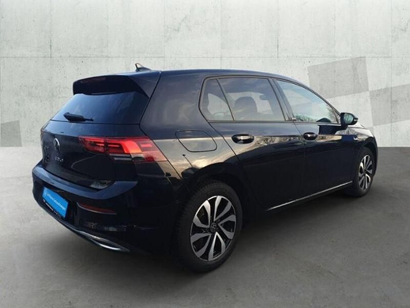 Gebraucht VW Golf VIII Active 150 PS (110 kW) 2022 Deep black perleffekt Limousine