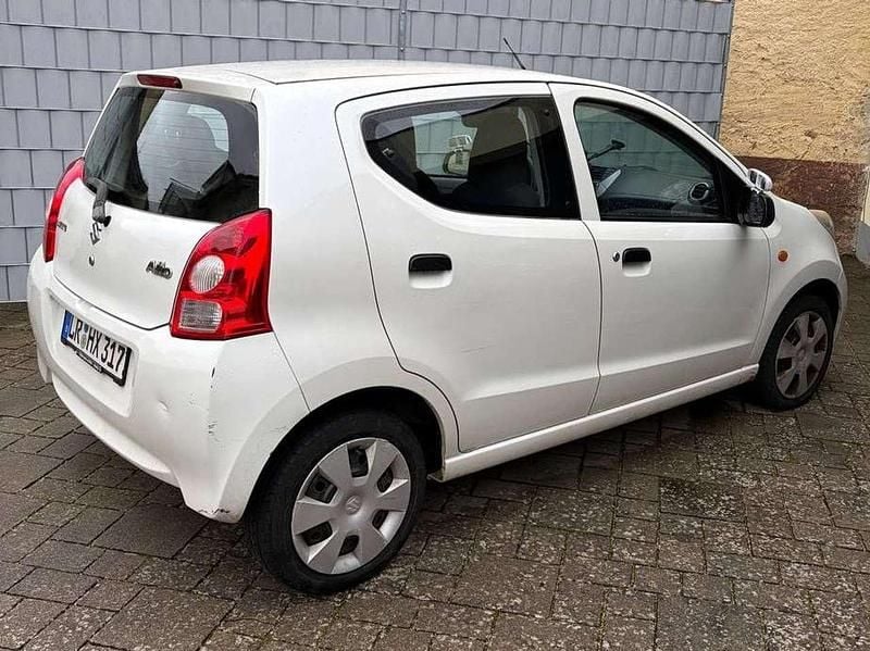 Gebraucht Suzuki Alto Basic 68 PS (50 kW) 2010 Weiß Kleinwagen
