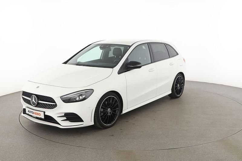 Weiß Gebraucht 2022 Mercedes B200 AMG line Van / Kleinbus | 28.010 € (Fairer Preis) - Bild 1/3