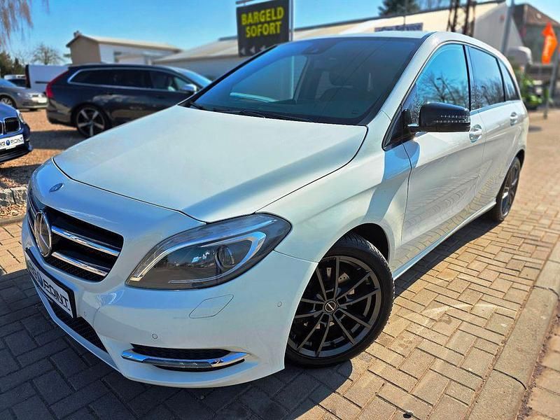 Gebraucht Mercedes B180 109 PS (80 kW) 2012 Weiß Van / Kleinbus