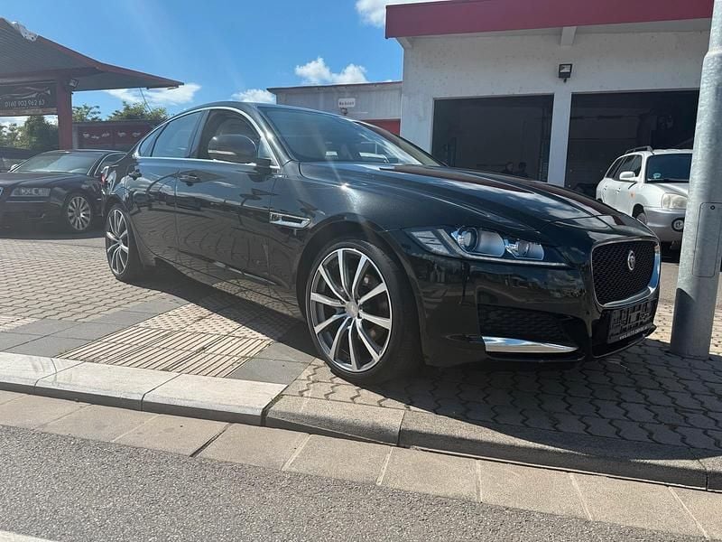 Schwarz Gebraucht 2016 Jaguar XF Limousine | 10.499 € (Superpreis) - Bild 1/4