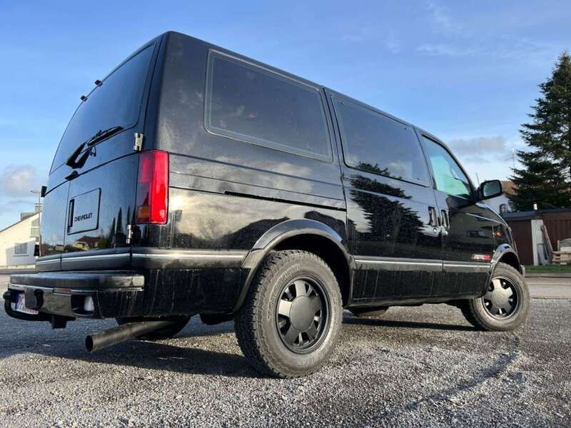 Schwarz Gebraucht 1995 Chevrolet Astro LT Van / Kleinbus | 7.998 € - Bild 1/4