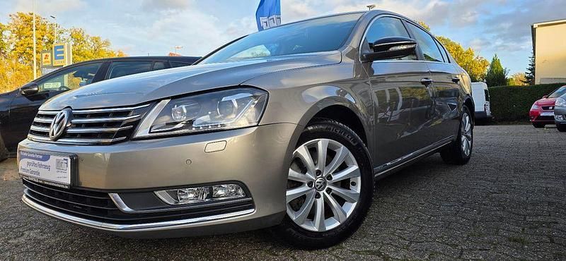 Braun Gebraucht 2014 VW Passat Edition Limousine | 9.999 € (Fairer Preis) - Bild 1/4