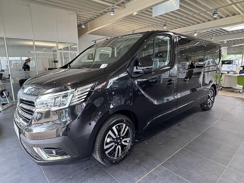 Tenebroschwarz metallic Neu 2025 Renault Trafic Van | 59.990 € - Bild 1/4