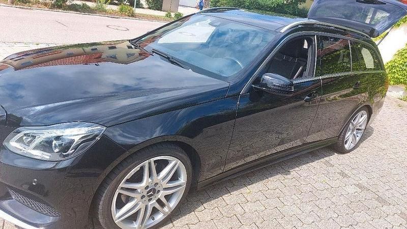 Schwarz Gebraucht 2015 Mercedes E250 AMG line Limousine | 20.950 € (Fairer Preis) - Bild 1/4