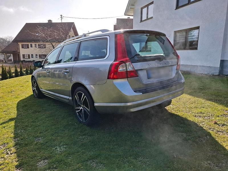 Second-hand Volvo V70 180 CP (132 kW) 2012 Argintiu Break