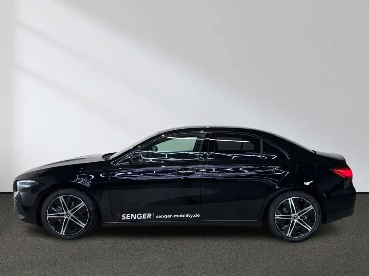 Gebraucht Mercedes A200 Progressive 163 PS (119 kW) 2026 Unilack nachtschwarz Limousine