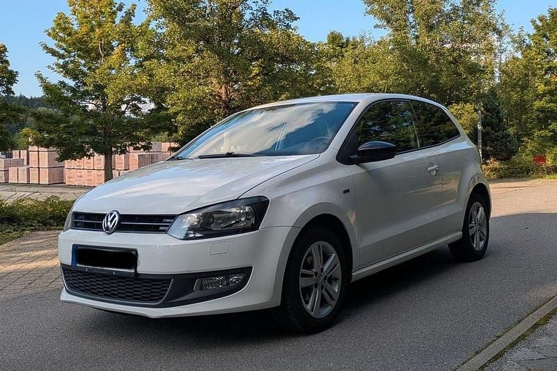 Weiß Gebraucht 2013 VW Polo Match Limousine | 4.990 € (Guter Preis) - Bild 1/4
