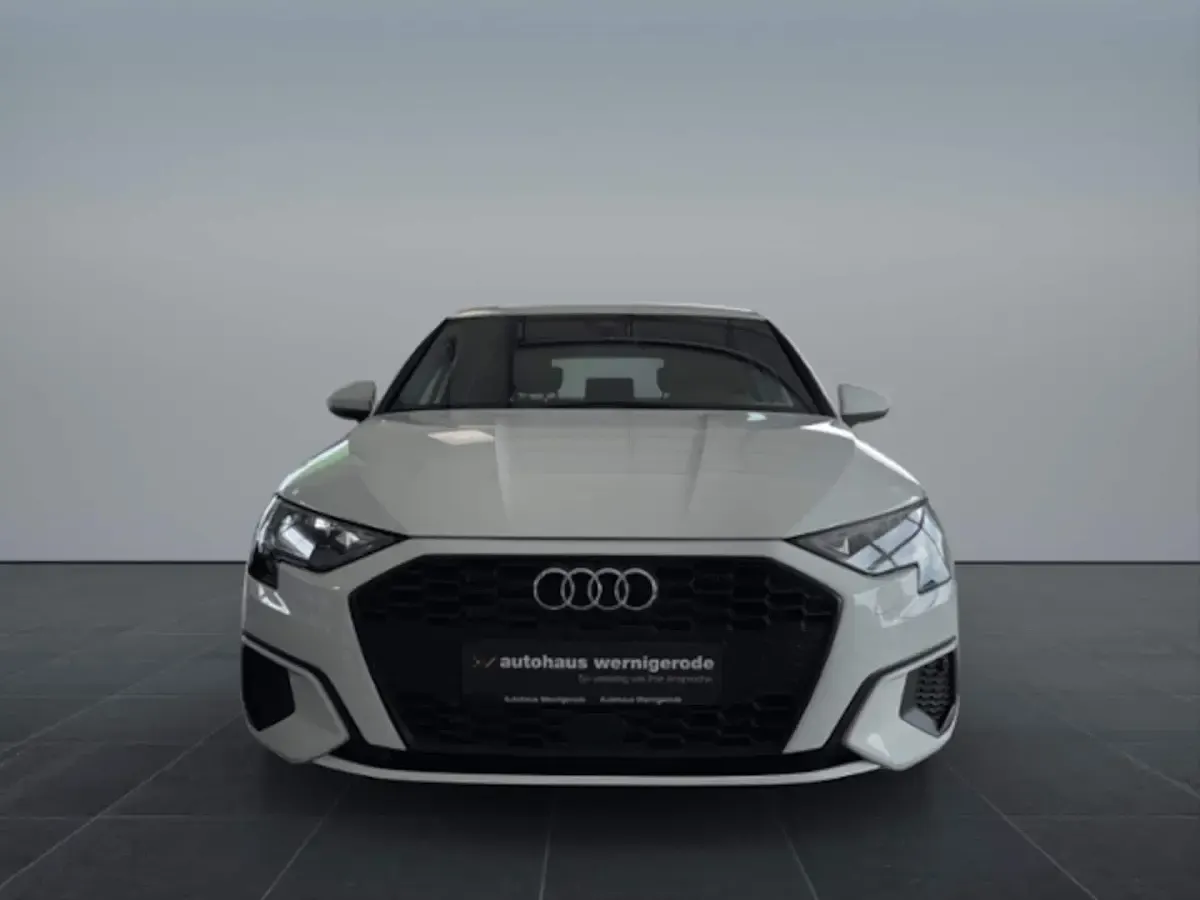 Gebraucht Audi A3 Ambiente 110 PS (80 kW) 2023 Ibisweiß Limousine