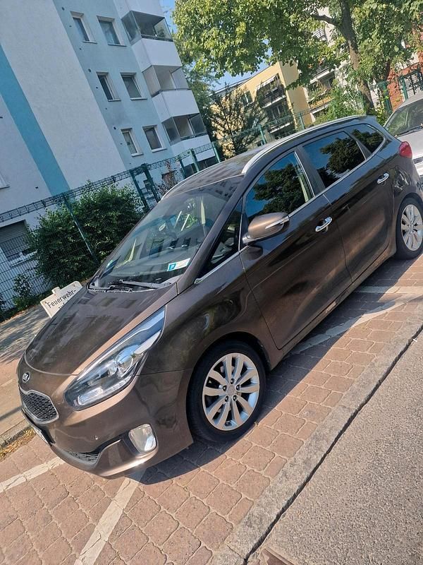 Braun Gebraucht 2016 Kia Carens Van / Kleinbus | 10.600 € (Fairer Preis) - Bild 1/4