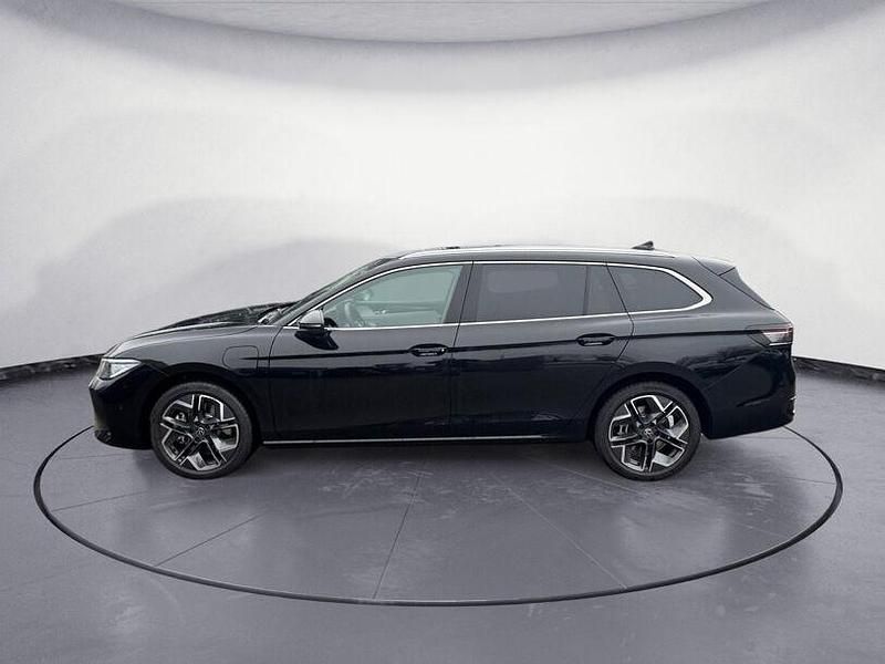 Gebraucht VW Passat Elegance 177 PS (130 kW) 2025 Grenadillschwarz metallic Kombi