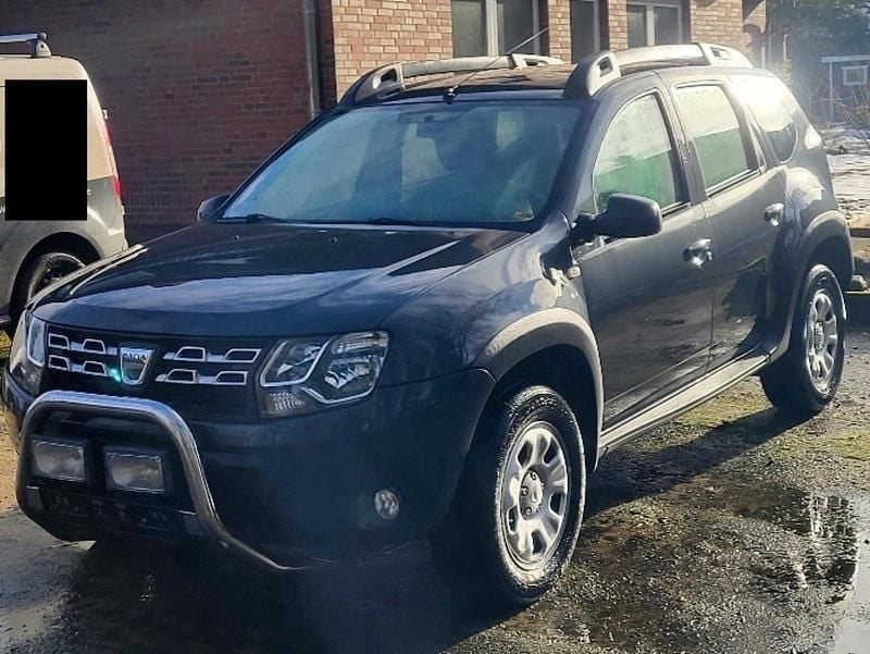 Grau Gebraucht 2016 Dacia Duster Lauréate SUV | 7.400 € (Superpreis) - Bild 1/4