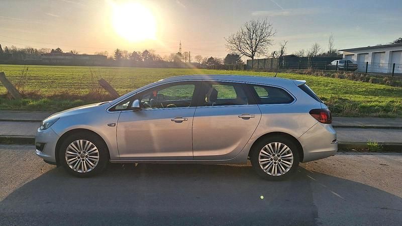 Gebraucht Opel Astra 165 PS (121 kW) 2013 Silber Limousine