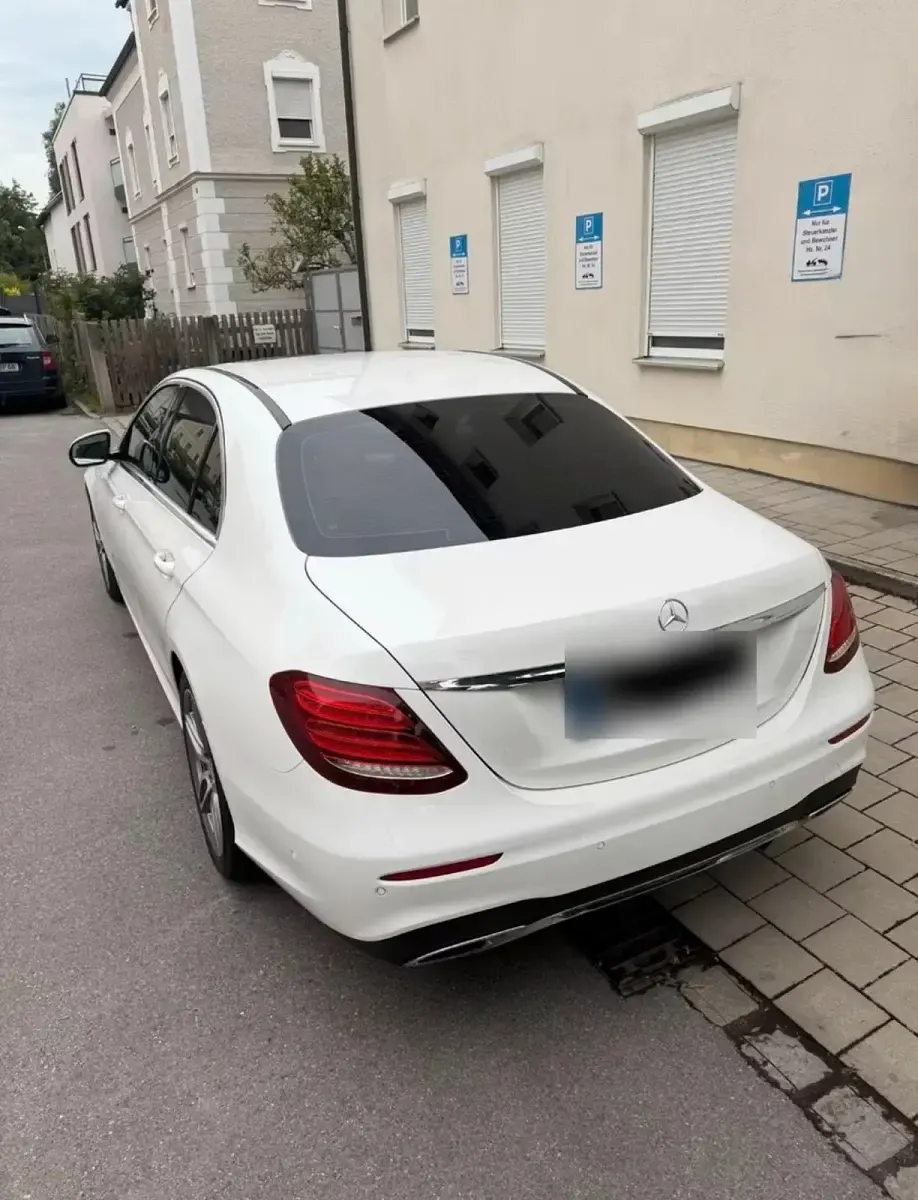 Gebraucht Mercedes E250 AMG line 211 PS (155 kW) 2017 Weiß Limousine