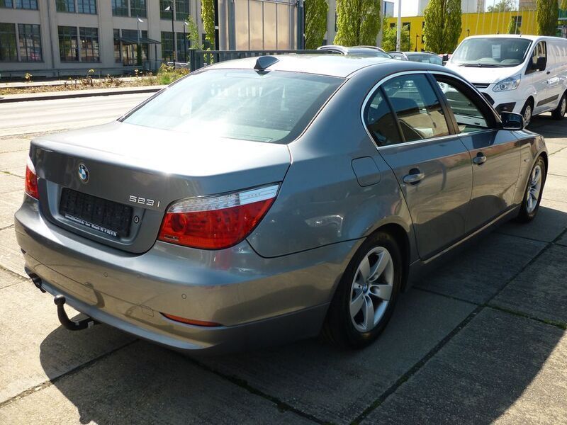 Gebraucht BMW 523 Lifestyle 190 PS (139 kW) 2008 Grau Limousine