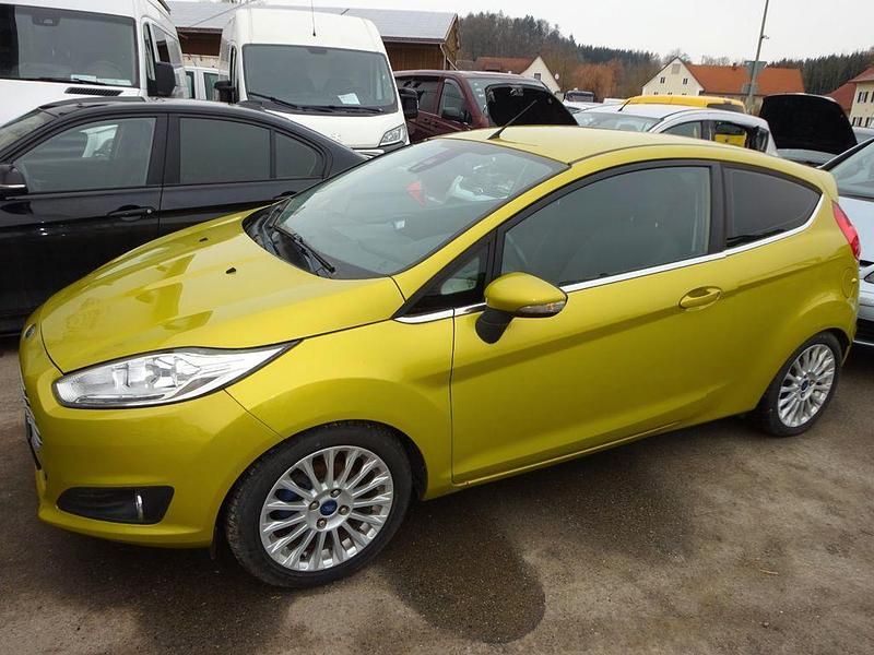 Gebraucht Ford Fiesta Titanium 101 PS (74 kW) 2013 Gelb Kleinwagen
