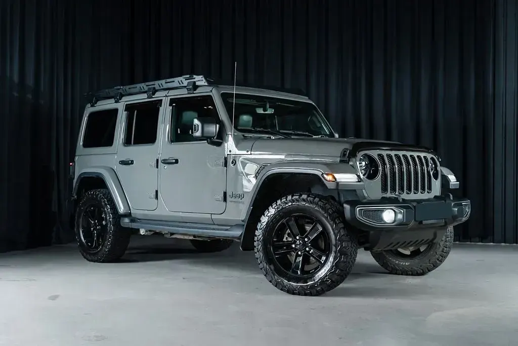 Gebraucht Jeep Wrangler Unlimited Sahara 264 PS (194 kW) 2021 Grau SUV