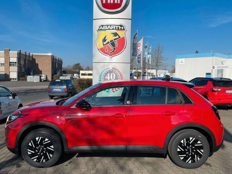 Gebraucht Fiat 600E Red 114 kW (156 PS) 2025 Rot SUV