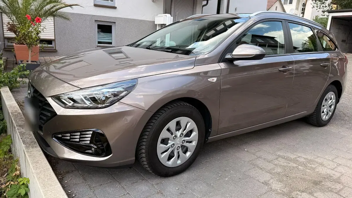 Gebraucht Hyundai i30 Pure 110 PS (80 kW) 2021 Braun Limousine