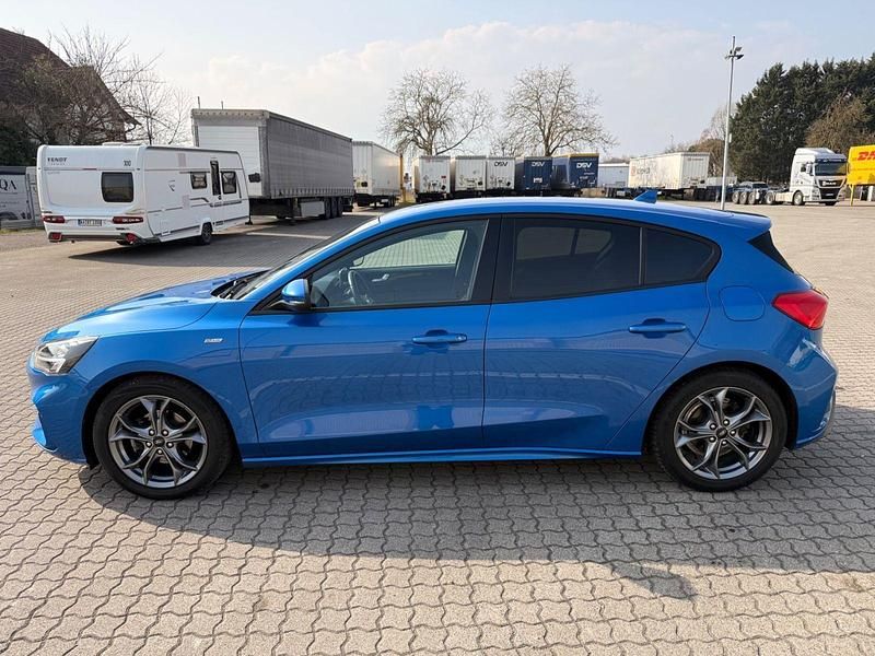 Second-hand Ford Focus ST-Line 120 CP (88 kW) 2020 Albastru Berlinǎ