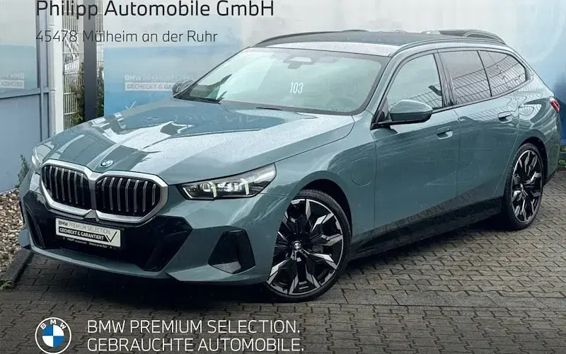 Gebraucht BMW 550e Performance 489 PS (359 kW) 2025 Cape york gruen Kombi