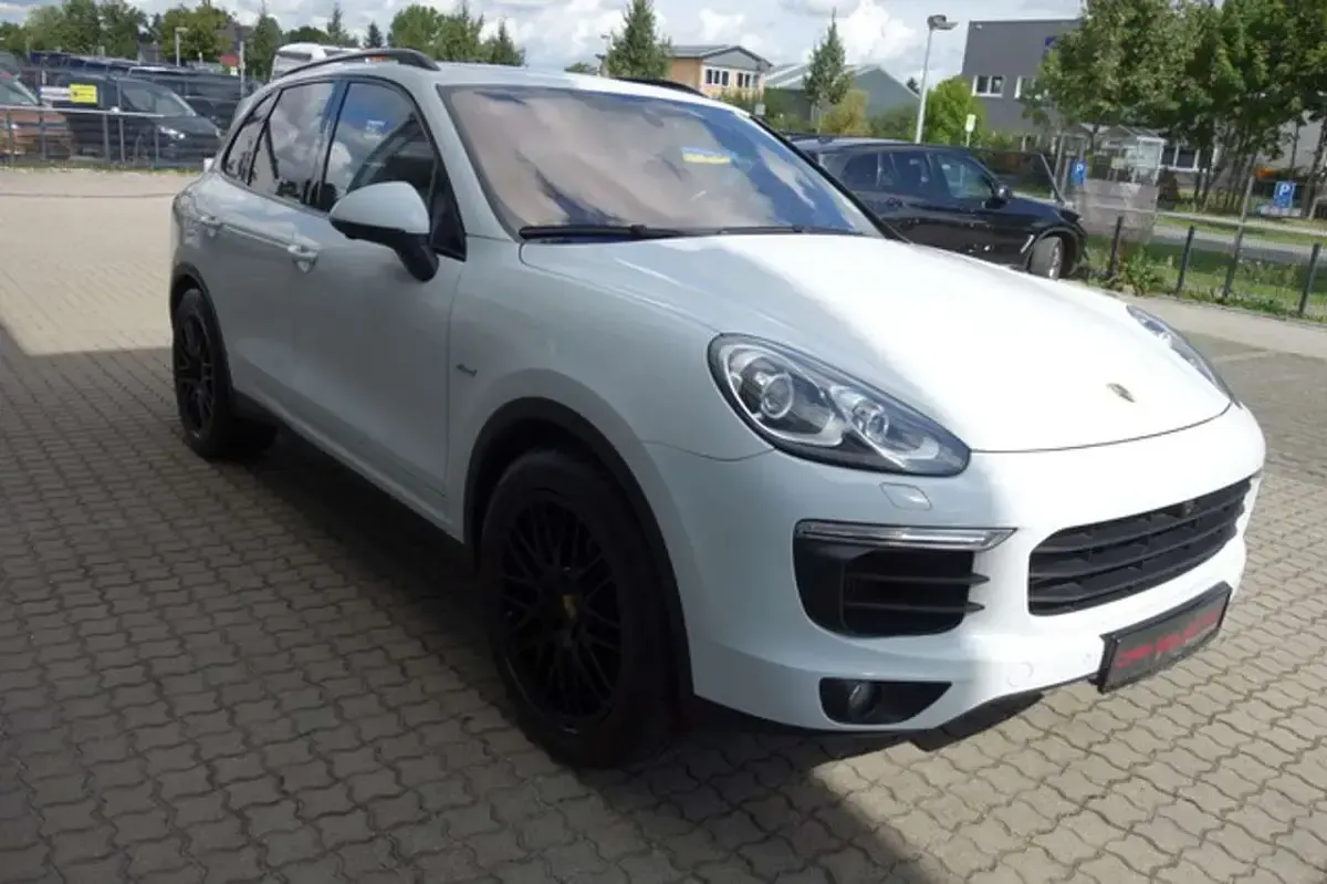 Używany Porsche Cayenne 262 KM (192 kW) 2016 Biały SUV