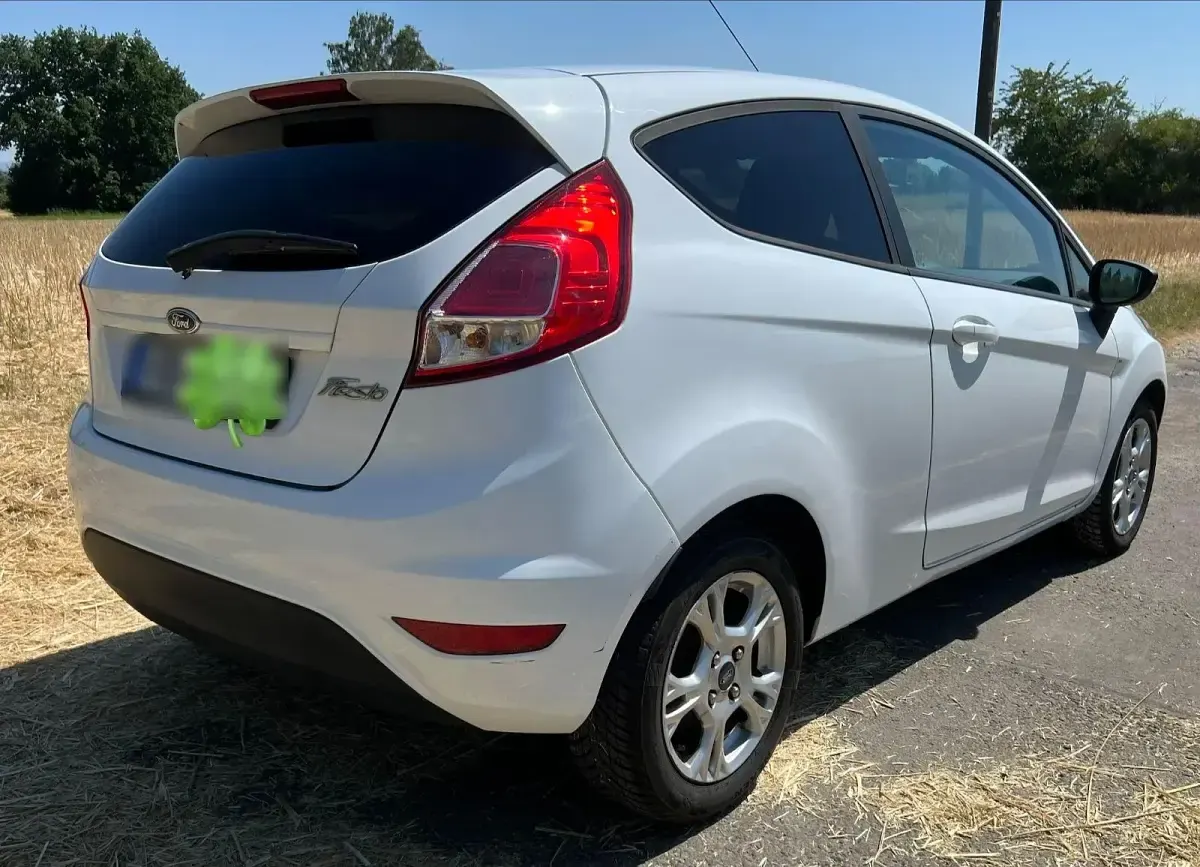 Gebraucht Ford Fiesta SYNC Edition 65 PS (47 kW) 2014 Weiß Kleinwagen