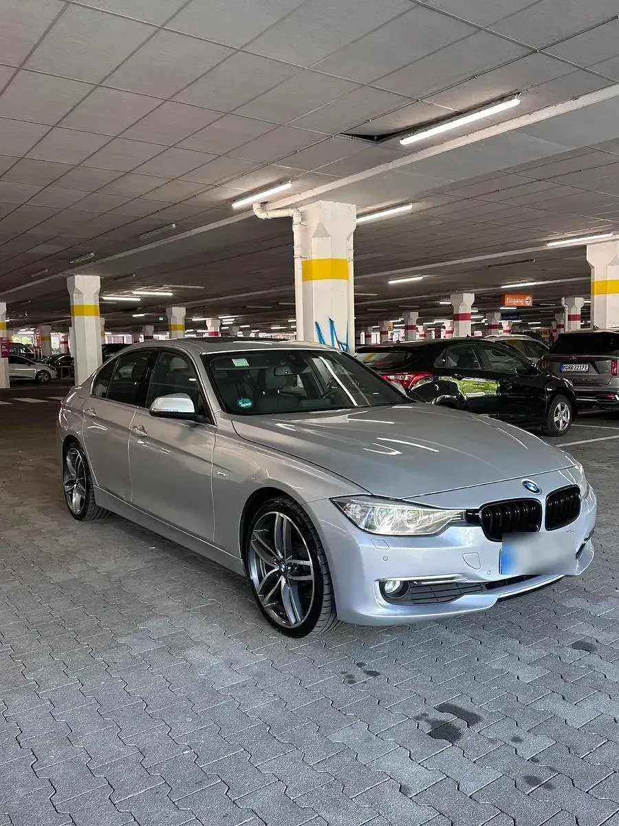 Gebraucht BMW 318 Luxury Line 143 PS (105 kW) 2012 Silber Limousine