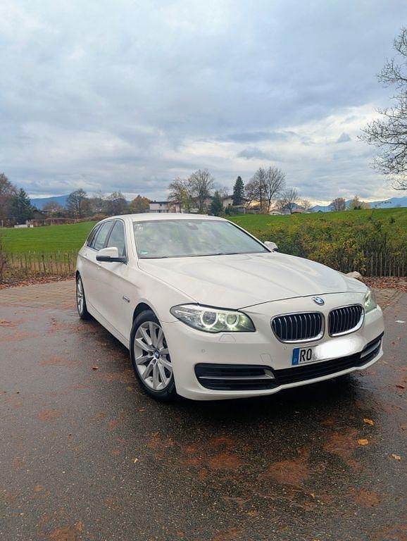 Weiß Gebraucht 2015 BMW 520 Sport Line Kombi | 11.700 € (Guter Preis) - Bild 1/4
