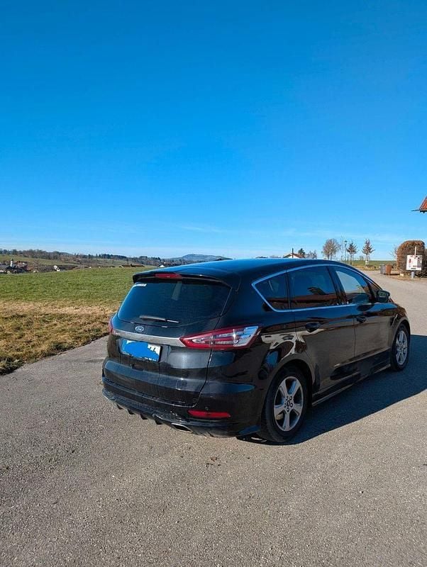 Gebraucht Ford S-MAX Titanium 209 PS (153 kW) 2017 Schwarz Van / Kleinbus