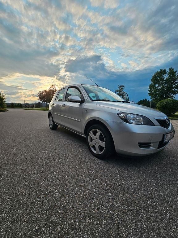 Silber Gebraucht 2007 Mazda 2 Exclusive Limousine | 1.999 € (Fairer Preis) - Bild 1/4