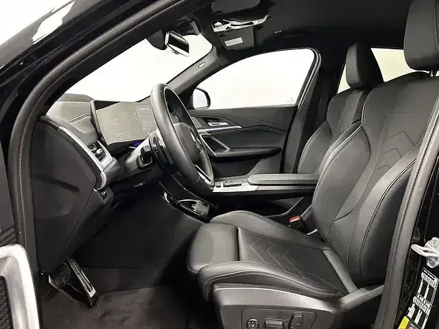 Gebraucht BMW iX2 M Sport 150 kW (204 PS) 2025 Schwarz SUV