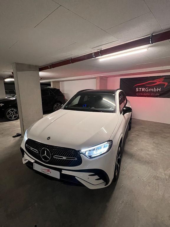 Weiß Gebraucht 2025 Mercedes GLC300 AMG SUV | 71.500 € (Teuer) - Bild 1/4