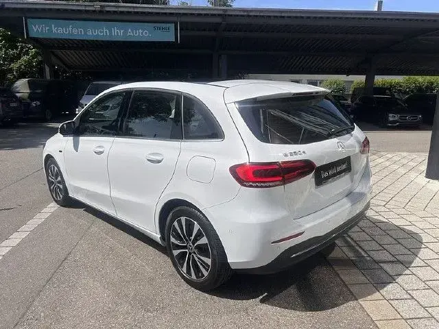 Gebraucht Mercedes B250e 218 PS (160 kW) 2021 Kleinwagen