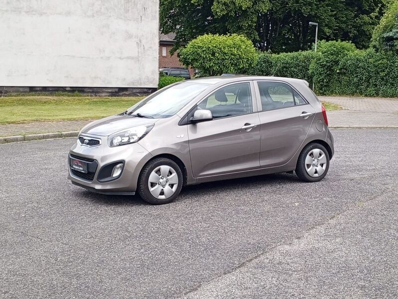 Titaniumsilber met. Gebraucht 2014 Kia Picanto FIFA World Cup Edition Kleinwagen | 2.699 € (Guter Preis) - Bild 1/4