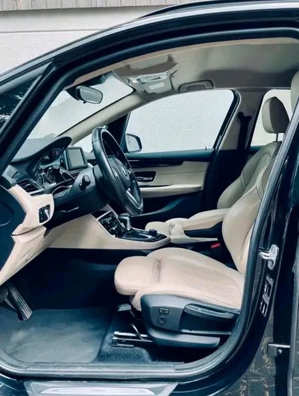 Schwarz Gebraucht 2017 BMW 218 Sport Line Kombi | 8.100 € (Superpreis) - Bild 1/4