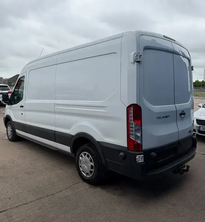 Gebraucht Ford Transit Trend 131 PS (96 kW) 2017 Weiß Van / Kleinbus