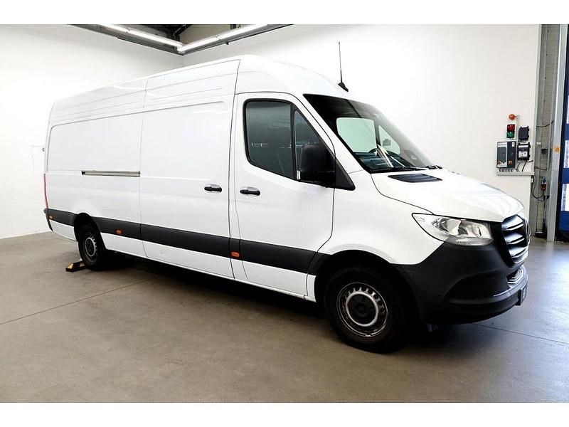 Gebraucht Mercedes Sprinter 170 PS (125 kW) 2025 Arktikweiß Van
