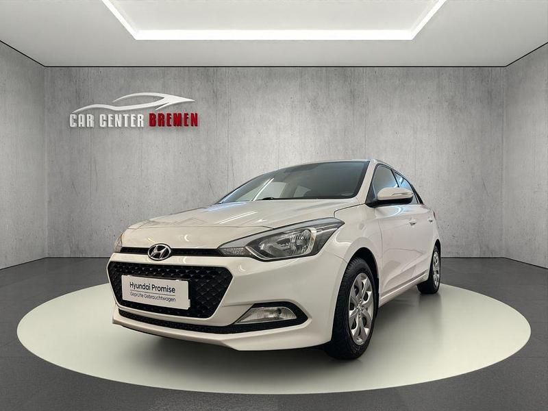 Weiß Gebraucht 2016 Hyundai i20 Pure Limousine | 6.900 € (Fairer Preis) - Bild 1/4