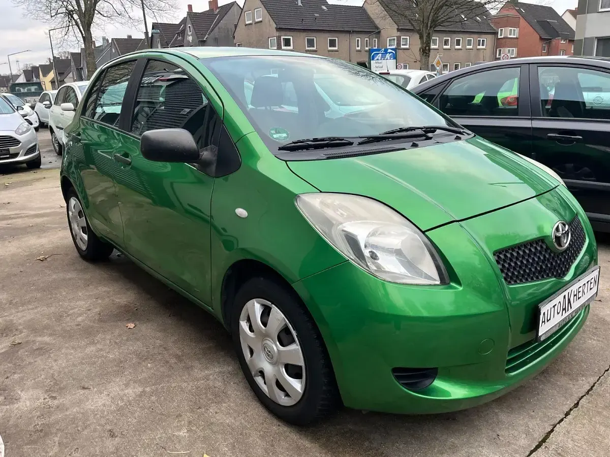 Gebraucht Toyota Yaris 69 PS (50 kW) 2007 Grün Kleinwagen