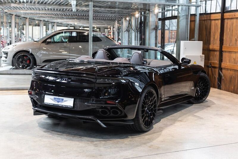 Gebraucht Aston Martin DBS 770 PS (566 kW) 2024 Onyx black (signature paint) Cabrio