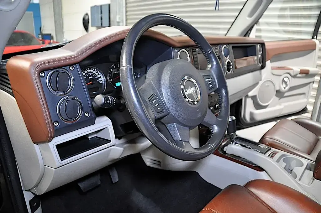 Used Jeep Commander Limited 326 HP (239 kW) 2007 Black SUV