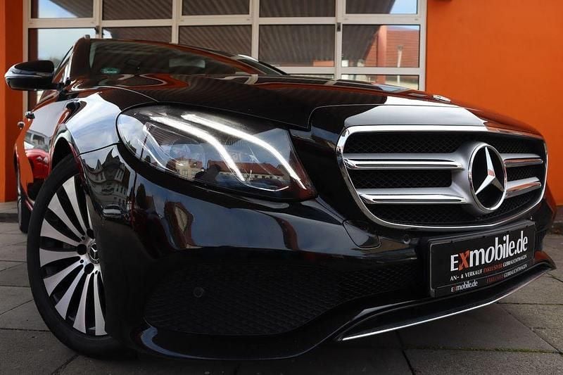 Schwarz Gebraucht 2018 Mercedes E350 Limousine | 24.999 € (Guter Preis) - Bild 1/4
