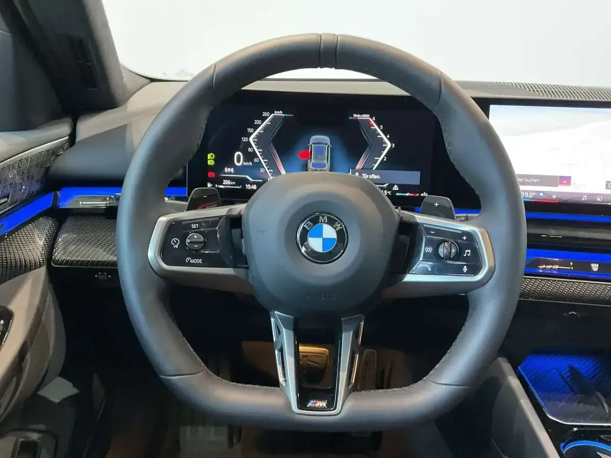 Gebraucht BMW 540 M Sport 303 PS (222 kW) 2025 Cape york grün Kombi