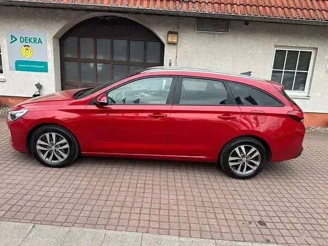 Gebraucht Hyundai i30 136 PS (100 kW) 2017 Rot Kombi