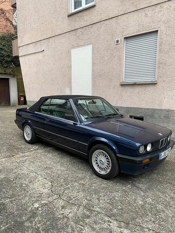 Blau Gebraucht 1991 BMW 318 Cabriolet Sport Line Cabrio | 9.300 € - Bild 1/4