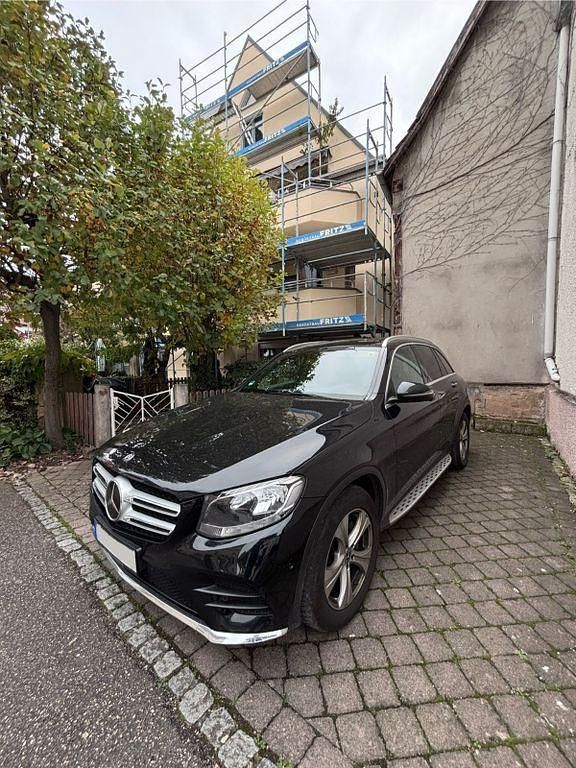 Schwarz Gebraucht 2017 Mercedes GLC250 AMG line SUV | 16.550 € (Superpreis) - Bild 1/4